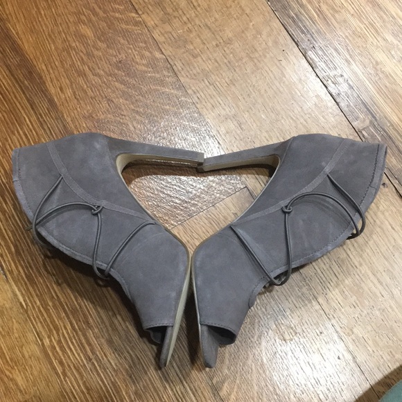 BCBG shoes 8.5 - Picture 4 of 12